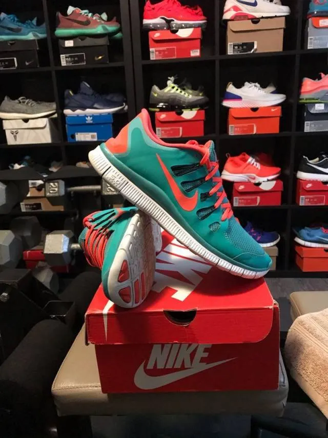 Nike Free Run 5.0+ size 10.5 Dolphins turquoise & crimson