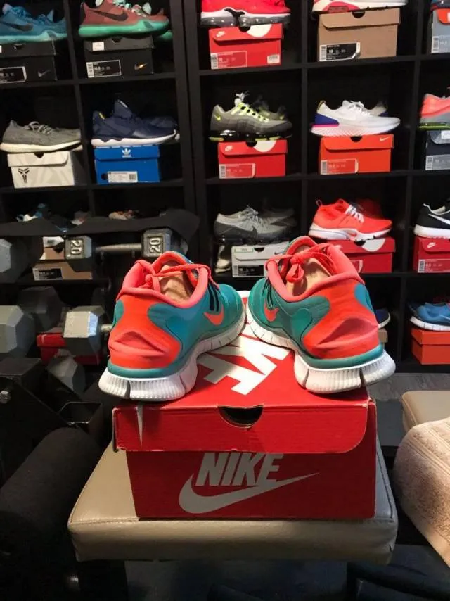 Nike Free Run 5.0+ size 10.5 Dolphins turquoise & crimson