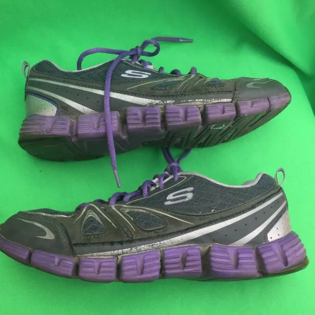 SKECHERS women's fashion gray running leather shoe size--8.5